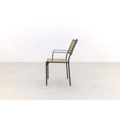 VDG Laura Stapelbare Tuinstoel - Black Steel/natural Wicker 9 VDG Laura Stapelbare Tuinstoel - Black Steel/natural Wicker -tuinmeubelen 1000066865 0103