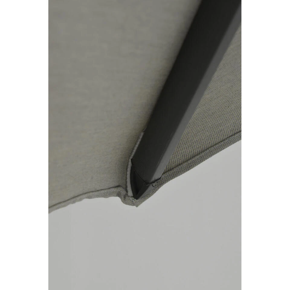 Garden Impressions Zweefparasol Hawaii Deluxe 300x300 - D. Grijs-zand 6 Garden Impressions Zweefparasol Hawaii Deluxe 300x300 - D. Grijs-zand - Afbeelding 4